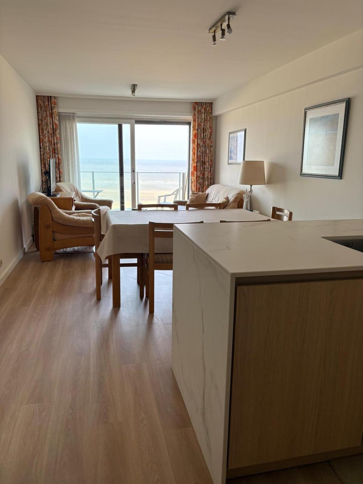 Seagull, Ruim En Volledig Vernieuwd Appartement Met Zeezicht In Westende Middelkerke Dış mekan fotoğraf